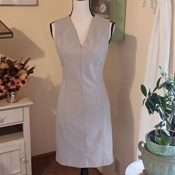 Tahari Knit Sheath. Professional. Light Academic. Normcore - Picture 2 of 13